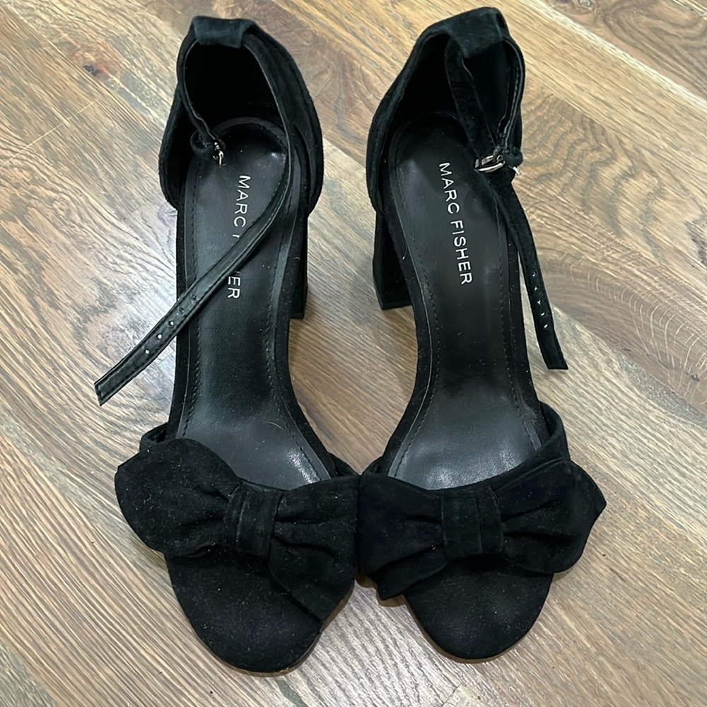 Adorable Marc Fisher bow block heels